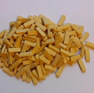 Yellow R039 Pill Identifier: 2mg Alprazolam Xanax Bars 220 Pills