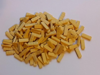 Yellow R039 Pill Identifier: 2mg Alprazolam Xanax Bars 220 Pills 1 Yellow R039 Pill Identifier: 2mg Alprazolam Xanax Bars 220 Pills